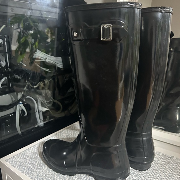Hunter Black Rain Boots - Picture 1 of 4